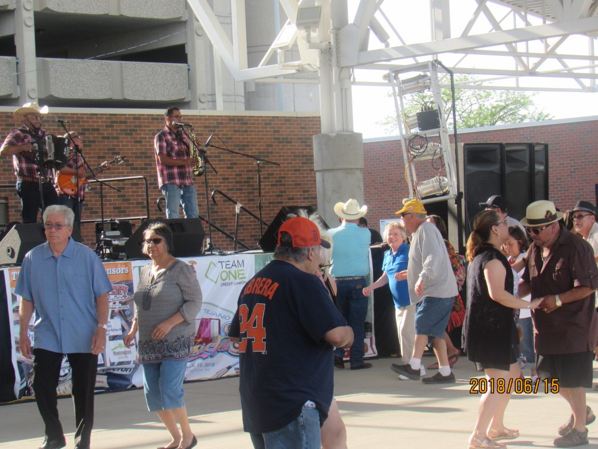 5th Annual Midwest Tejano Music Fest Enjoys a Near Perfect Night